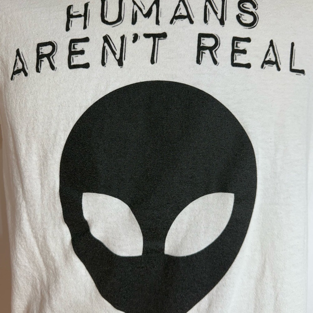 Humans Aren’t Real Souvenir Alien T-Shirt White with Black Graphics Size Small - Picture 4 of 7